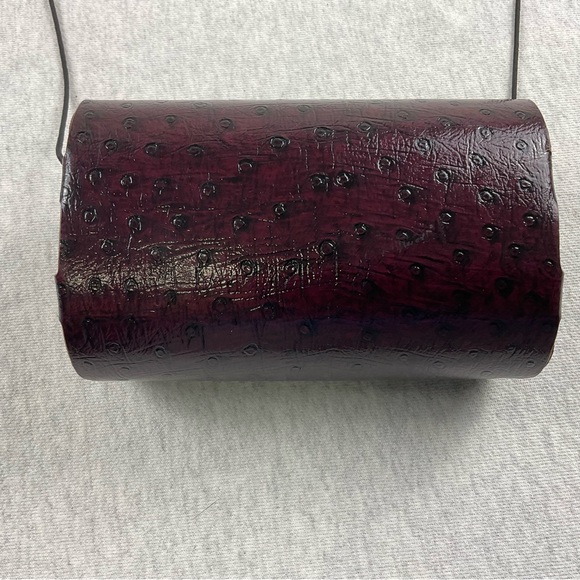 UNIQUE NO BRANDED WOMEN’S CYLINDER CROSSBODY BAG LITTLE PURSE COLOR: BURGUNDY - Picture 5 of 16